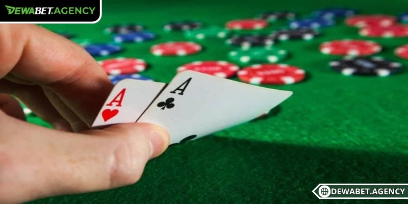 Chia bài và xác định lượt đầu tiên